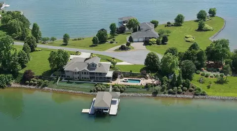 210 Three Point Isle Dr, Penhook, VA 24137 photo 70