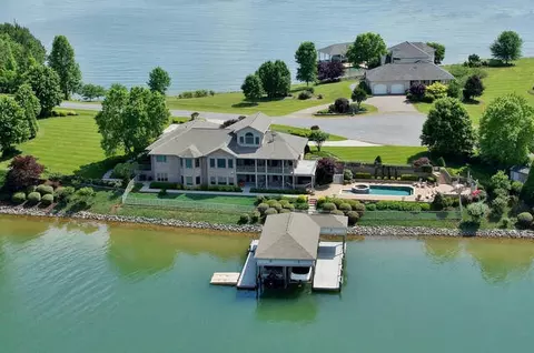 210 Three Point Isle Dr, Penhook, VA 24137 photo 69