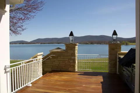 450 Island View Dr, Penhook, VA 24137 photo 11