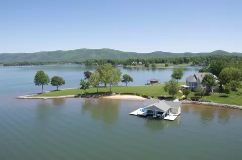 450 Island View Dr, Penhook, VA 24137 photo 29