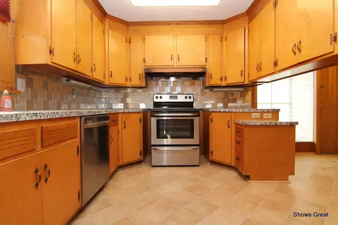 300 E 2nd St, Salem, VA 24153 photo 10