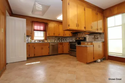 300 E 2nd St, Salem, VA 24153 photo 12