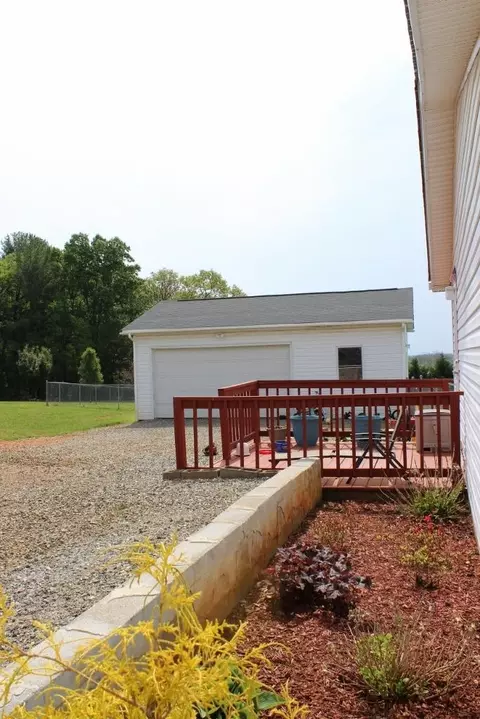 540 Farmington Rd, Hardy, VA 24101 photo 2