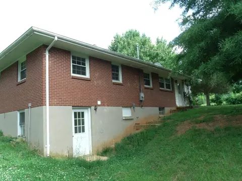 237 Picker Cir, Hurt, VA 24563 photo 2