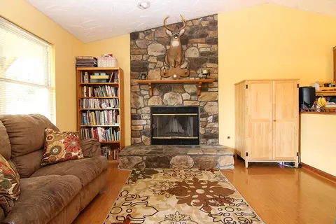105 Oakridge Dr, Thaxton, VA 24174 photo 3