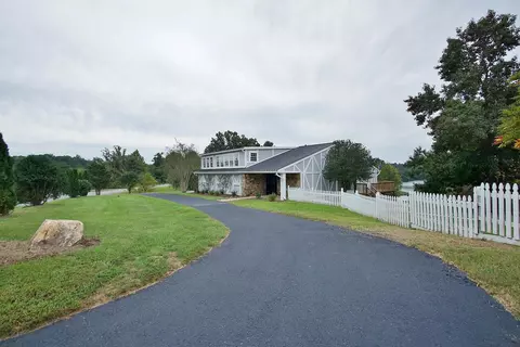 1987 Trails End Rd, Goodview, VA 24095 photo 1