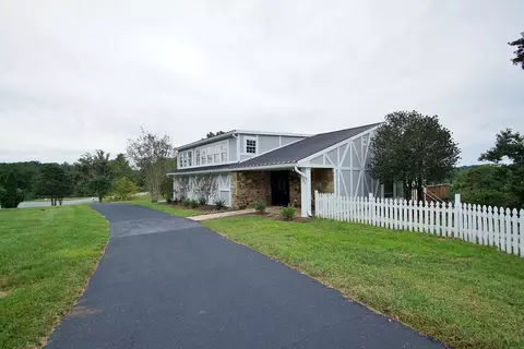 1987 Trails End Rd, Goodview, VA 24095 photo 10