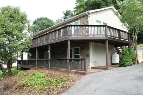 75 Chenault St, Buchanan, VA 24066 photo 7