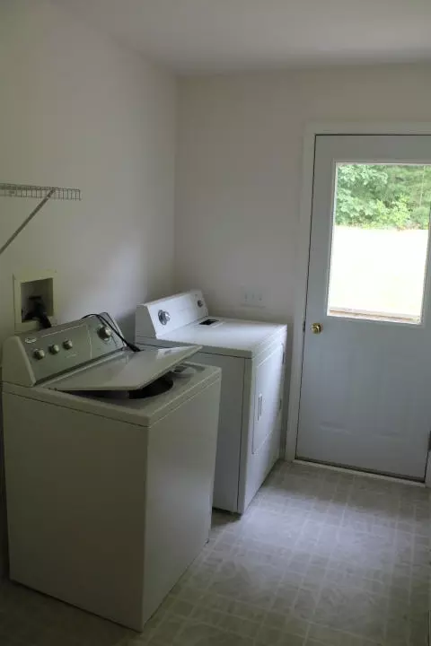 75 Chenault St, Buchanan, VA 24066 photo 9