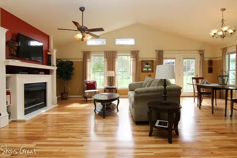 2892 Reesedale Rd, Elliston, VA 24087 photo 2