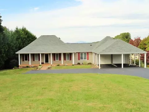 121 Penhook Pt, Penhook, VA 24137 photo 2