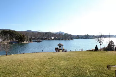 165 Three Pointe Isle Dr, Penhook, VA 24137 photo 6