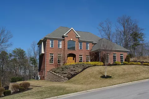 3828 Eagle Crest Dr, Roanoke, VA 24018 photo 2