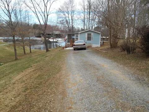 385 Waterlocked Rd, Penhook, VA 24137 photo 4