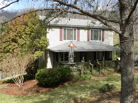 120 Cascade Dr, Vinton, VA 24179 photo 1