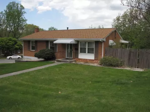 902 Emerald Dr, Vinton, VA 24179 photo 1