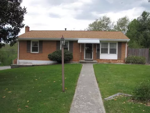 902 Emerald Dr, Vinton, VA 24179 photo 2