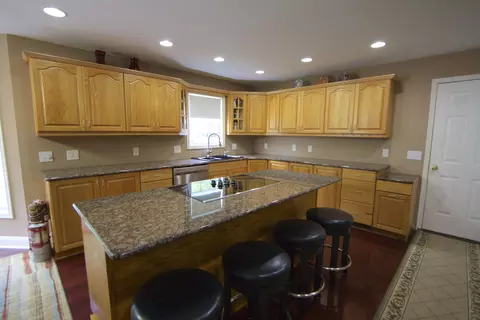 80 Edgewater Dr, Moneta, VA 24121 photo 2