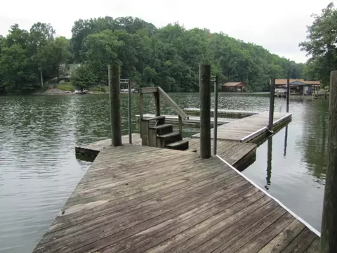110 Old Post Rd, Moneta, VA 24121 photo 2