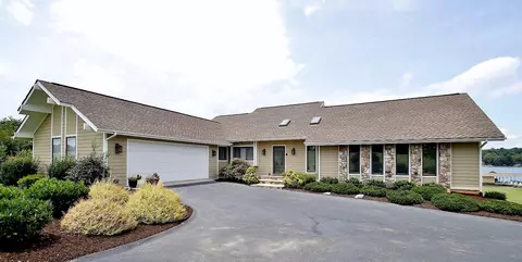 2885 Waters Edge Dr, Penhook, VA 24137 photo 2