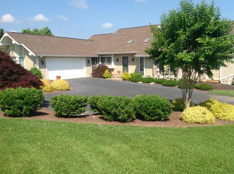 2885 Waters Edge Dr, Penhook, VA 24137 photo 1