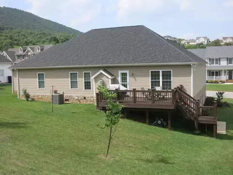5918 Crumpacker Dr, Roanoke, VA 24012 photo 2