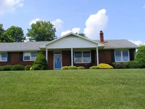 212 E Oxford St, Floyd, VA 24091 photo 3