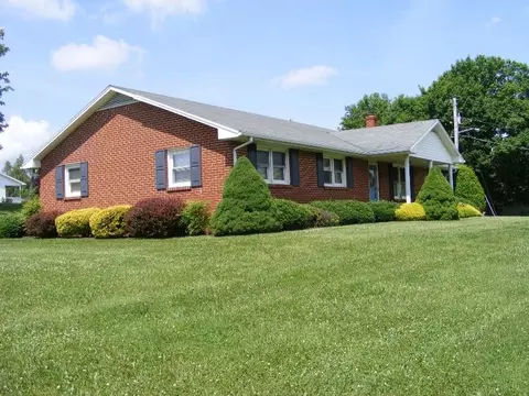 212 E Oxford St, Floyd, VA 24091 photo 4