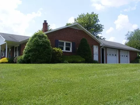 212 E Oxford St, Floyd, VA 24091 photo 2