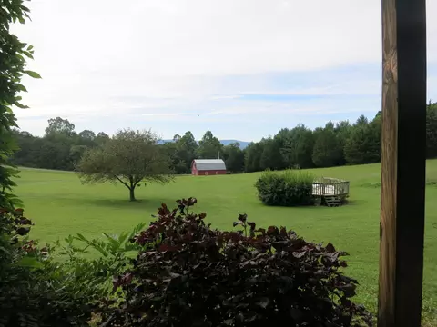 246 Stage Rd, Buchanan, VA 24066 photo 4