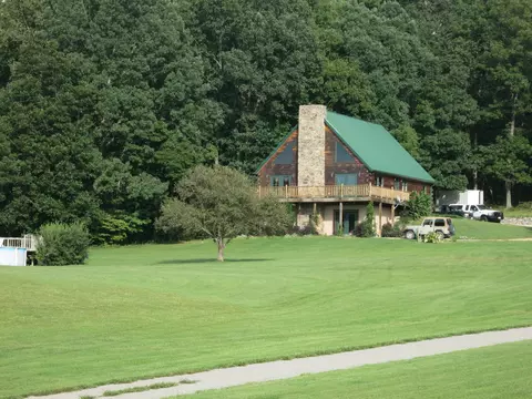 246 Stage Rd, Buchanan, VA 24066 photo 1