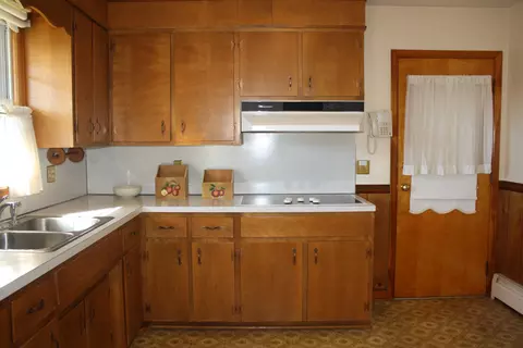 1644 Springbrook Rd NW, Roanoke, VA 24017 photo 2