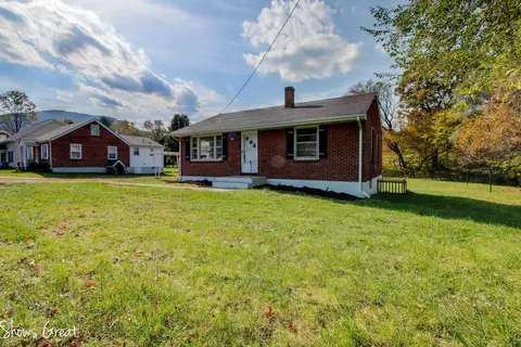 3201 Ventnor Rd, Roanoke, VA 24014 photo 2