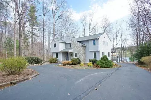 430 Windtree Dr, Moneta, VA 24121 photo 4