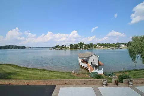 130 Lands End Rd, Penhook, VA 24137 photo 2