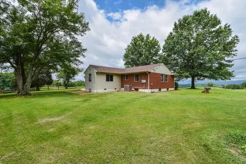 2745 Roaring Run Rd, Goode, VA 24556 photo 6