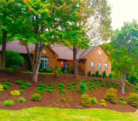 6667 Christopher Dr, Roanoke, VA 24018 photo 2