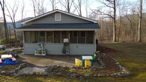 237 Cedar Bluff Rd, Buchanan, VA 24066 photo 3