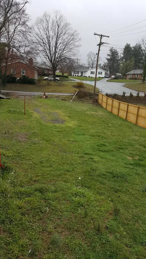 610 E Calhoun St, Salem, VA 24153 photo 5