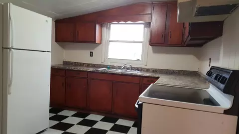 610 E Calhoun St, Salem, VA 24153 photo 6