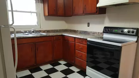 610 E Calhoun St, Salem, VA 24153 photo 3