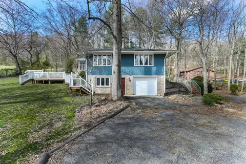 331 Crimson Ln, Max Meadows, VA 24360 photo 3