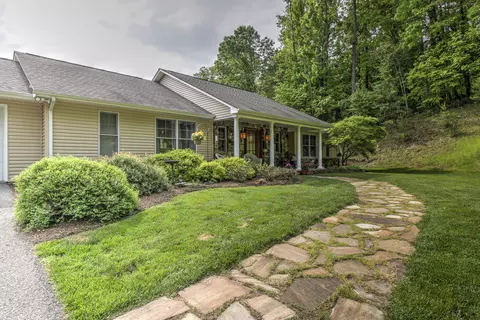 6711 Christopher Dr, Roanoke, VA 24018 photo 2