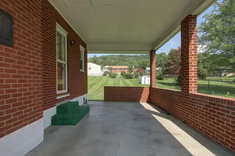 602 Devonshire Dr, Vinton, VA 24179 photo 2