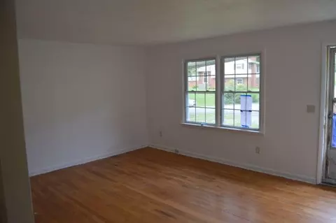 801 Commander Dr NW, Roanoke, VA 24019 photo 2
