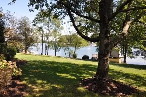 2880 Waters Edge Dr, Penhook, VA 24137 photo 14