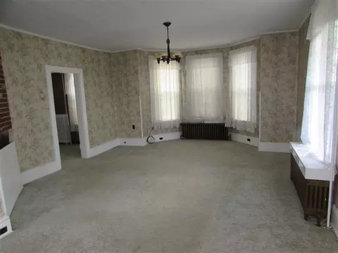 205 E Prospect St, Covington, VA 24426 photo 2