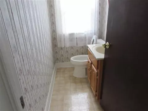 205 E Prospect St, Covington, VA 24426 photo 9