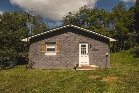 401 Sawmill Rd SW, Willis, VA 24380 photo 23