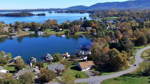2790 Waters Edge Dr, Penhook, VA 24137 photo 34